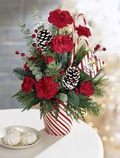 bc663c40e30f93a67bcfa0acf3ccf35a--christmas-flower-arrangements-christmas-flowers